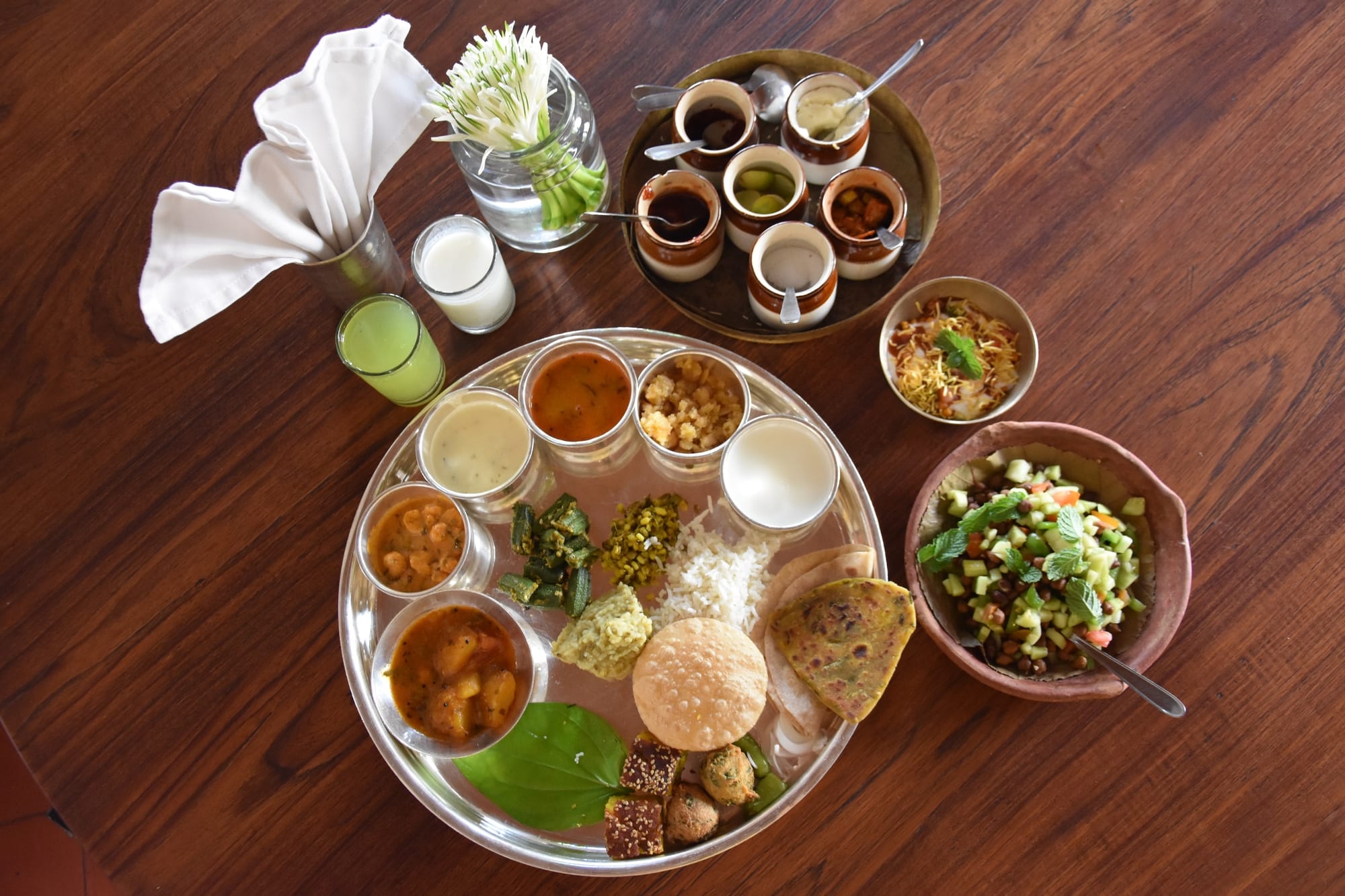 Silver Thali ad6daf88 97d7 49d4 9bee a74b5acc5386